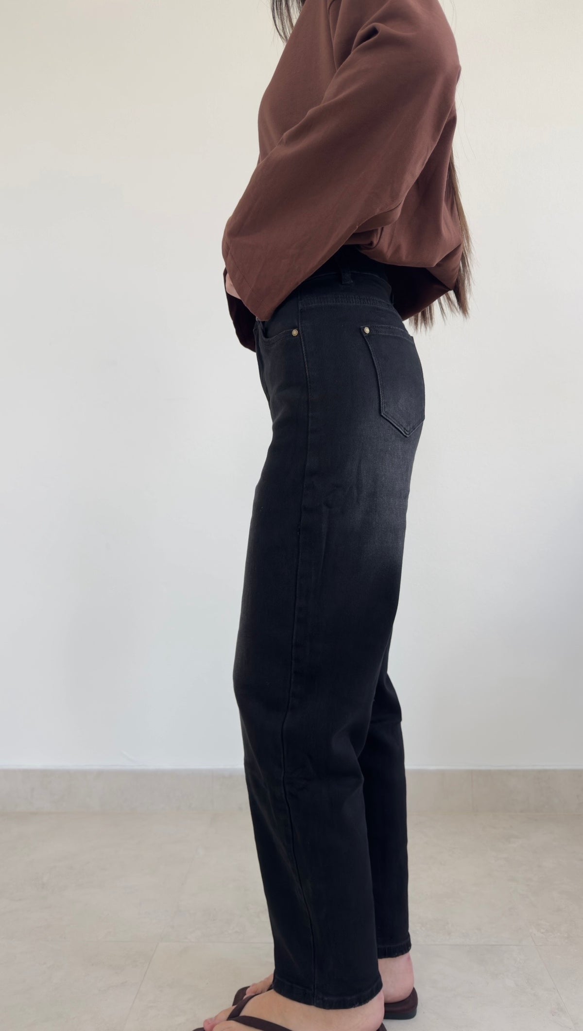 Black barrel jean