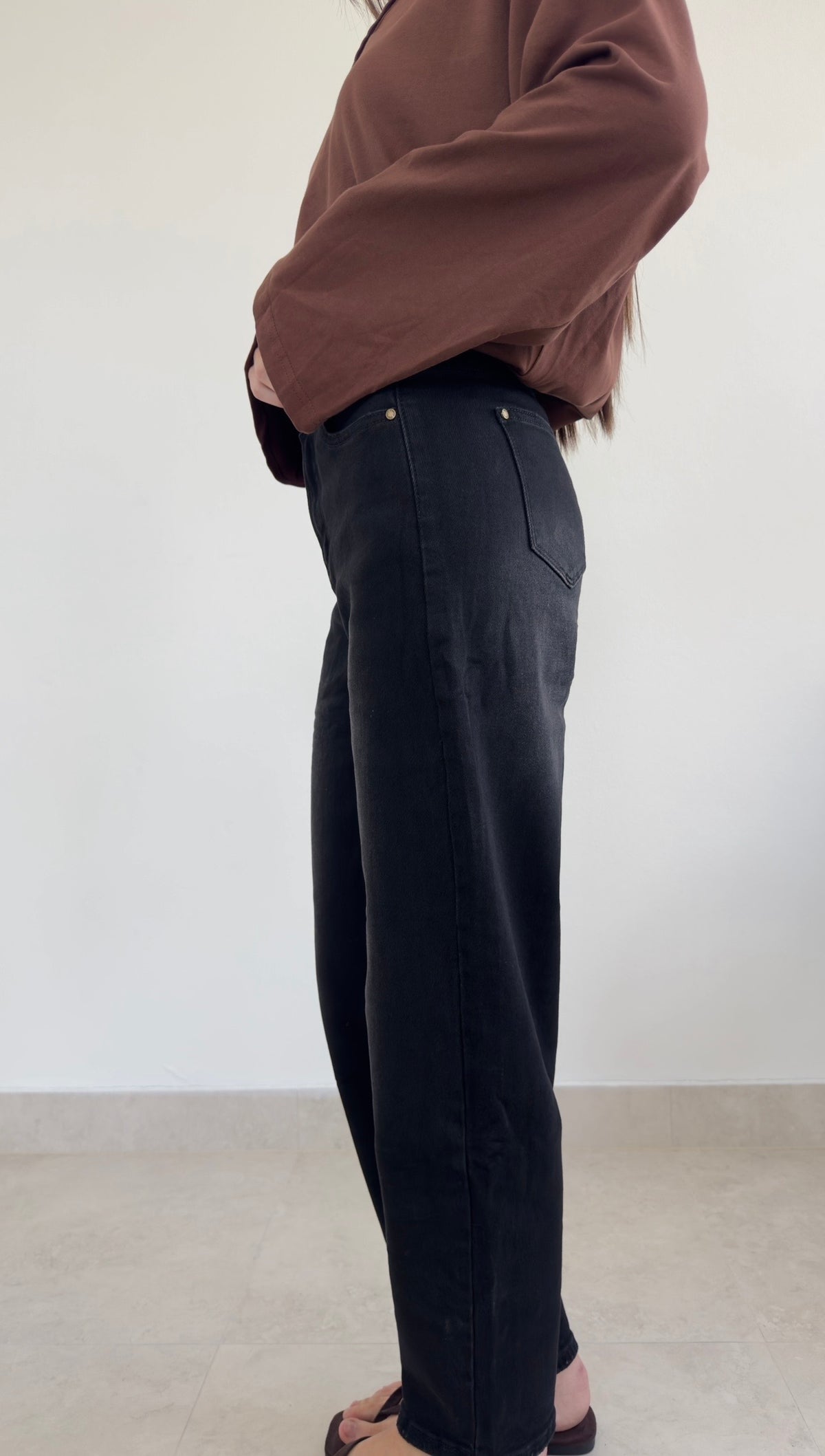 Black barrel jean