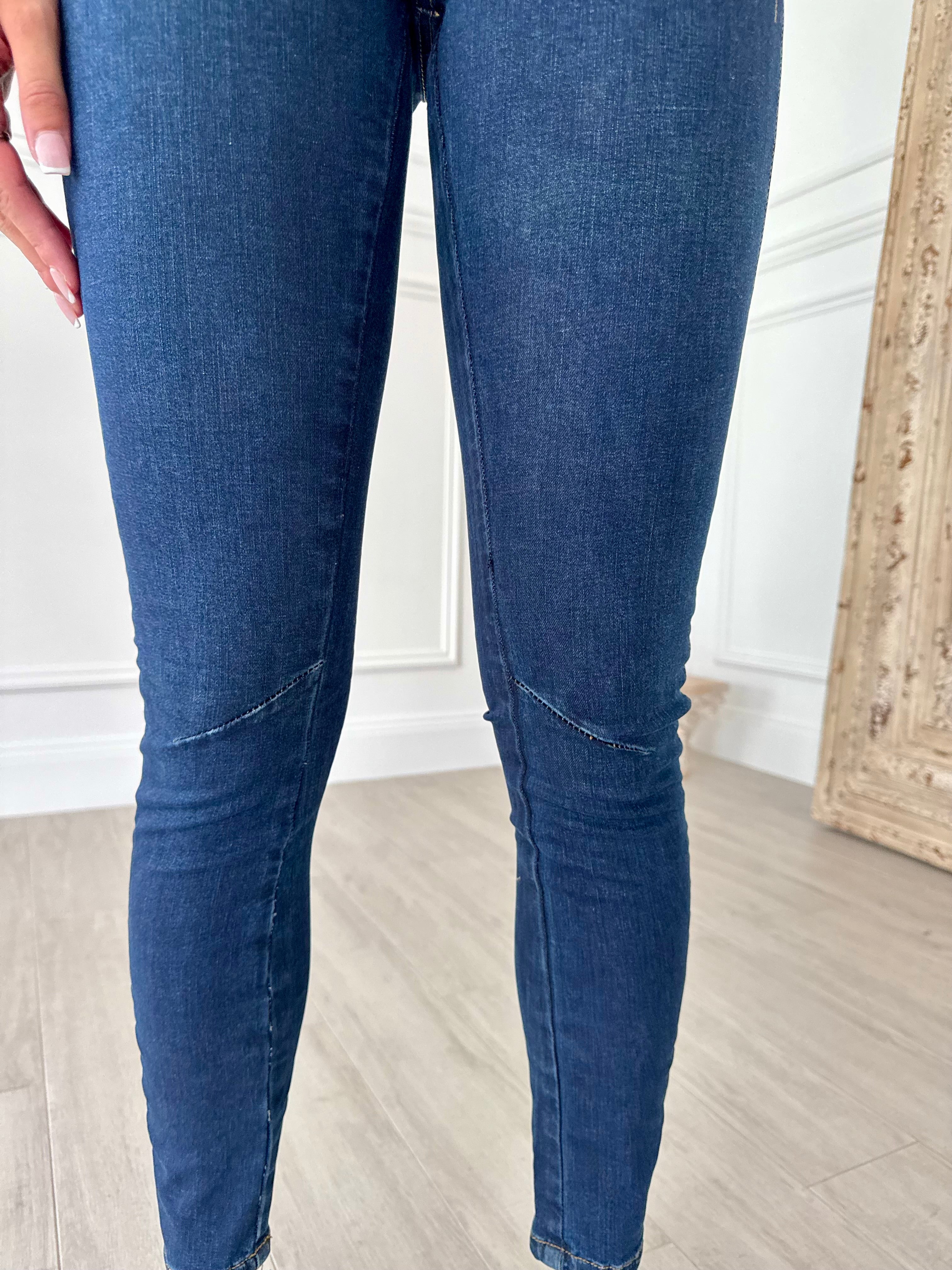 Knee-Line Jean
