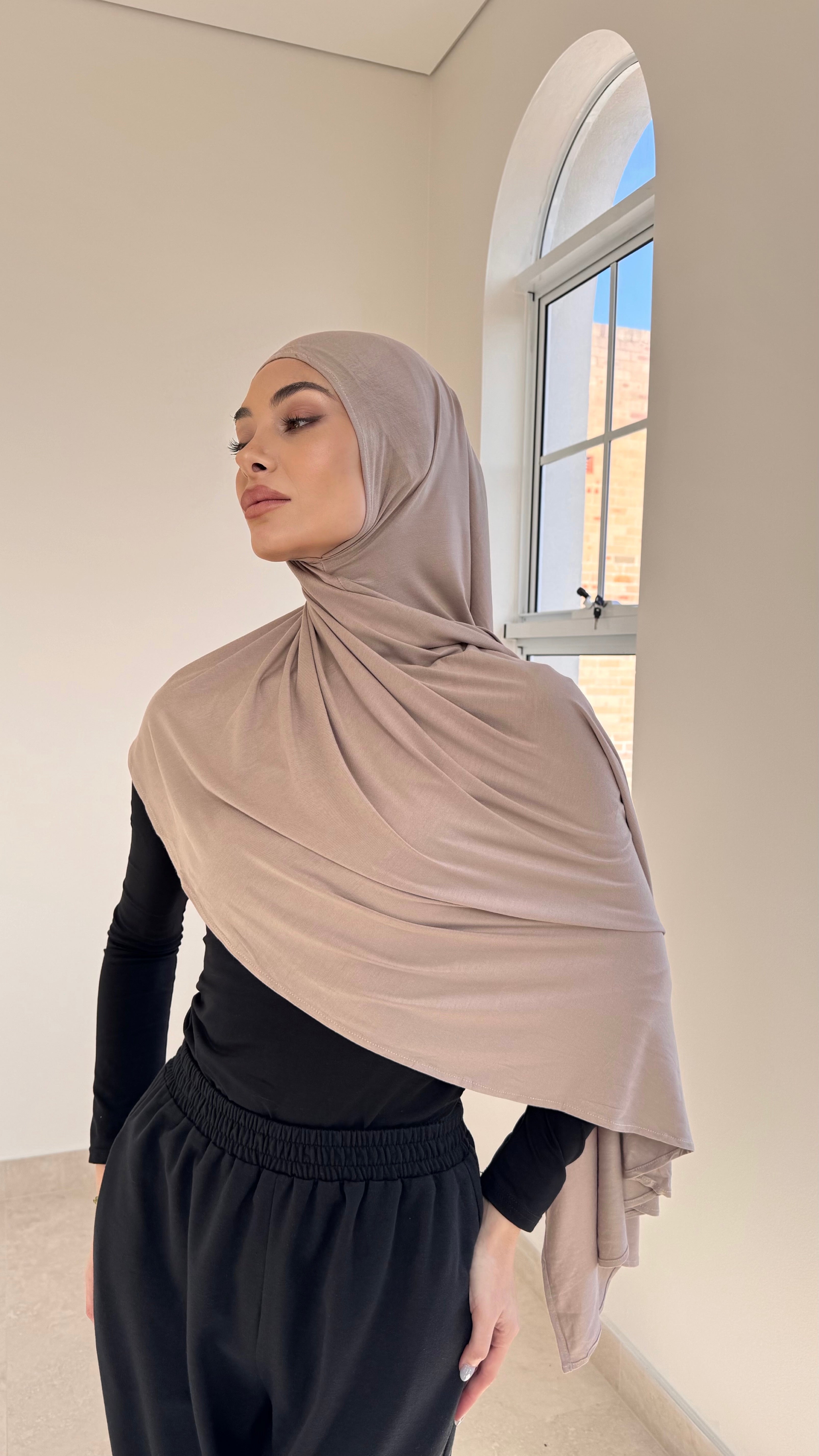 Taupe instant hijab