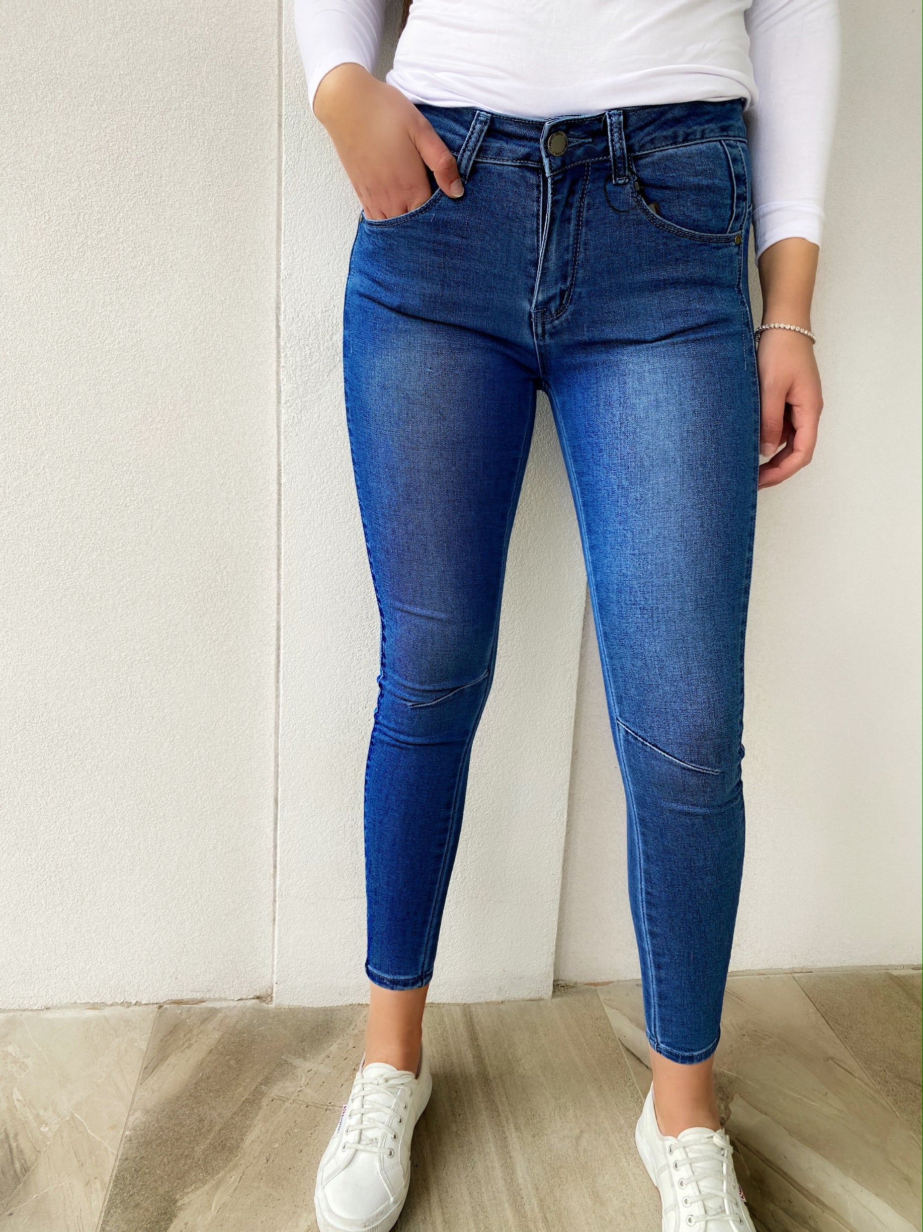 Knee Line Jeans - Urban Culture