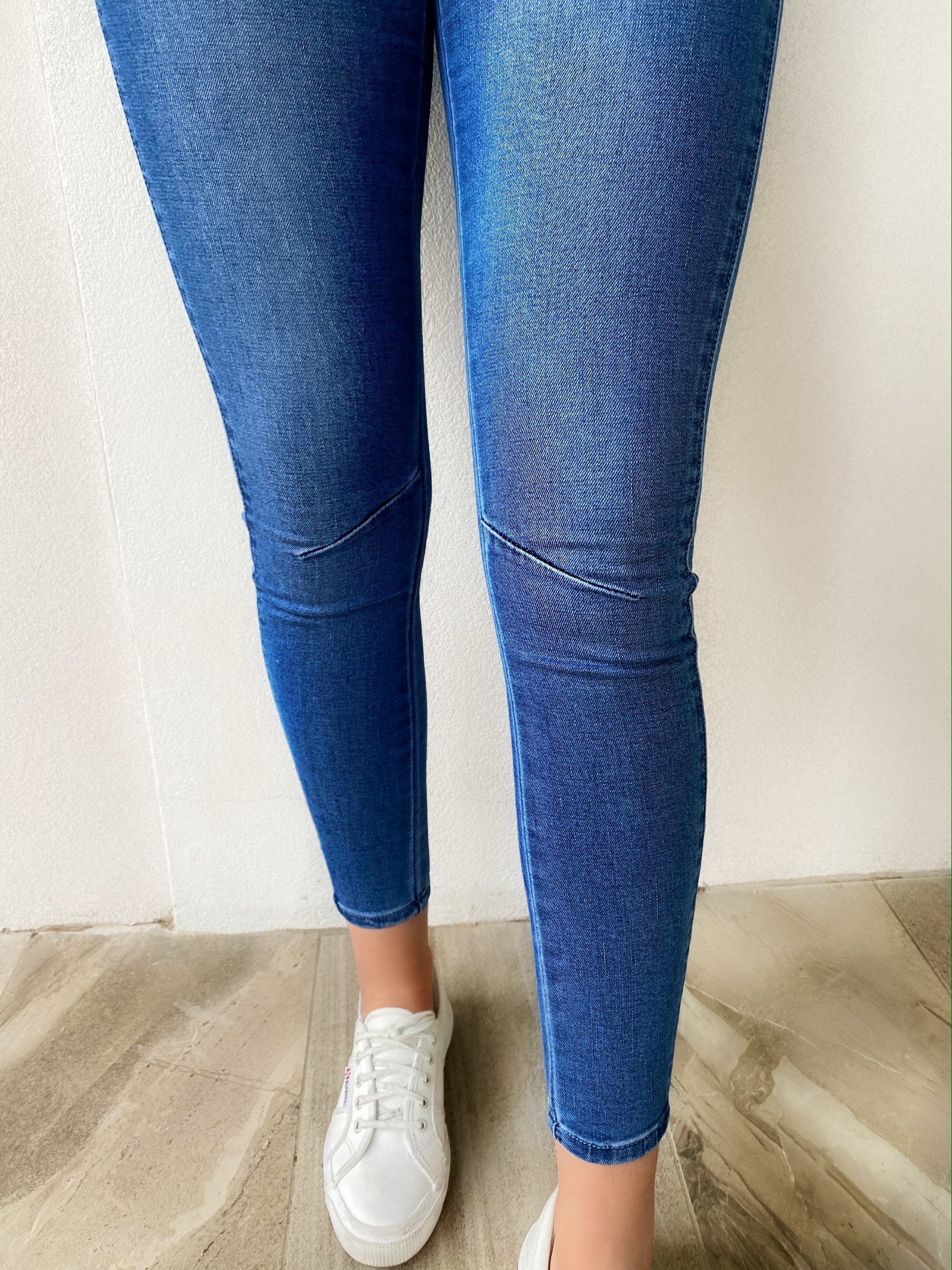 Knee Line Jeans - Urban Culture