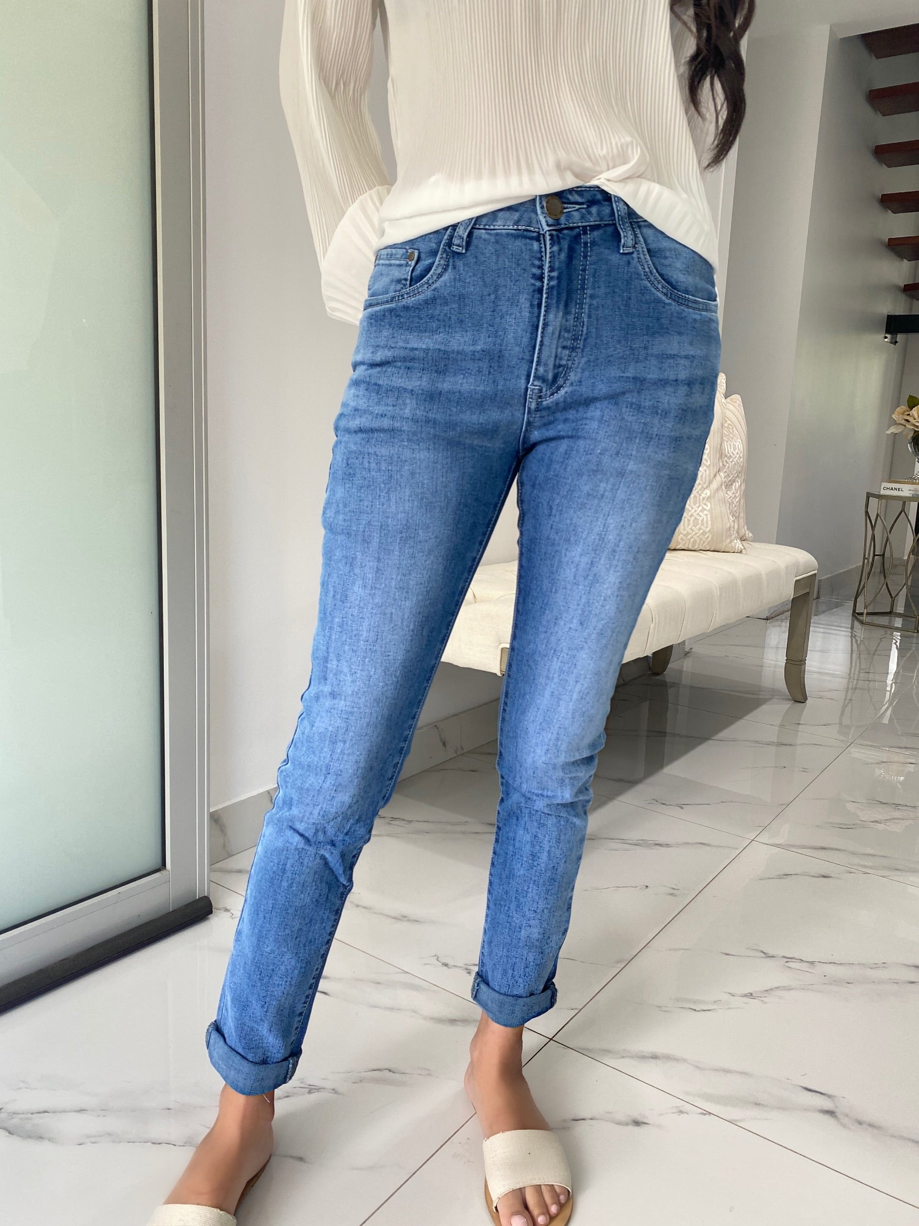Comfortable stylish straight leg jeans with a good amount of stretch.  Model wears size 6.