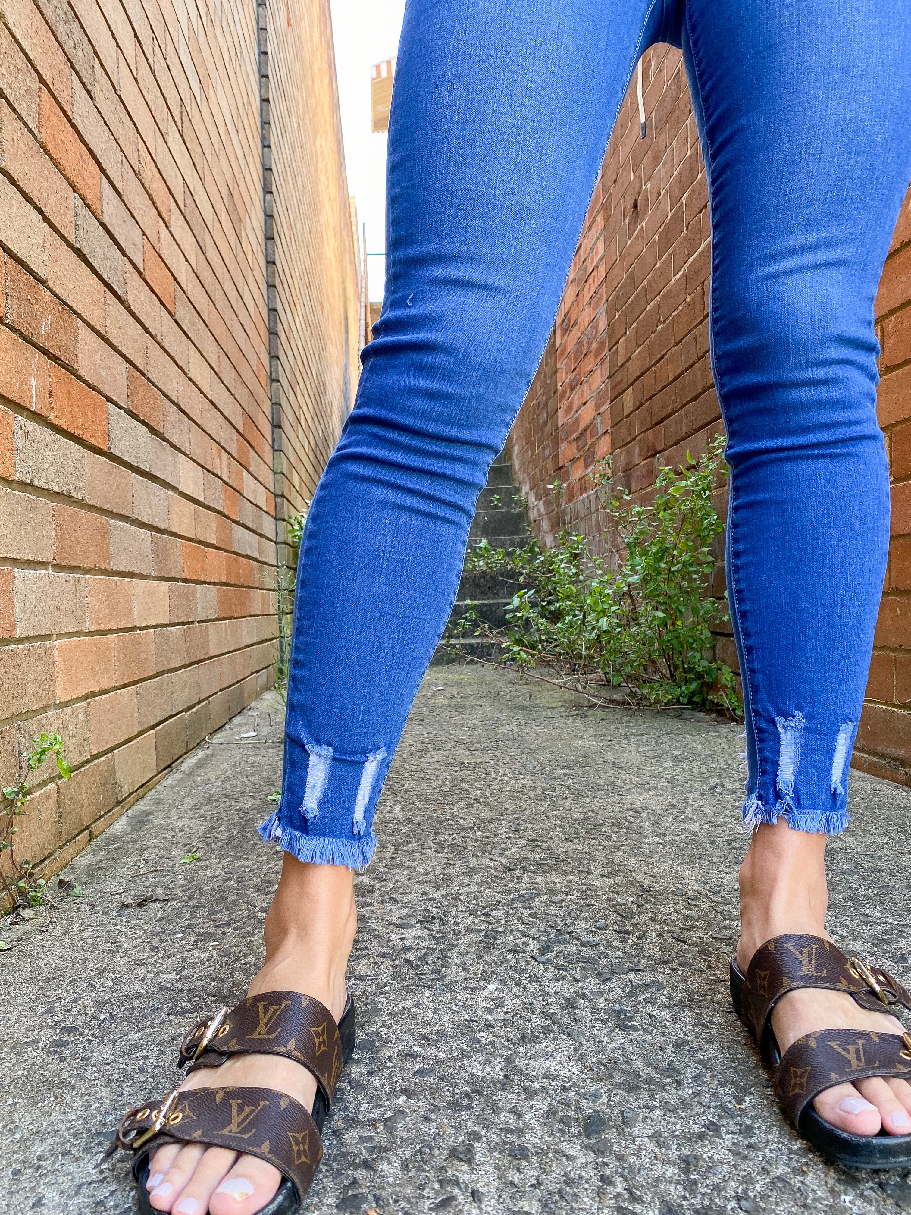 Fray bottom jean