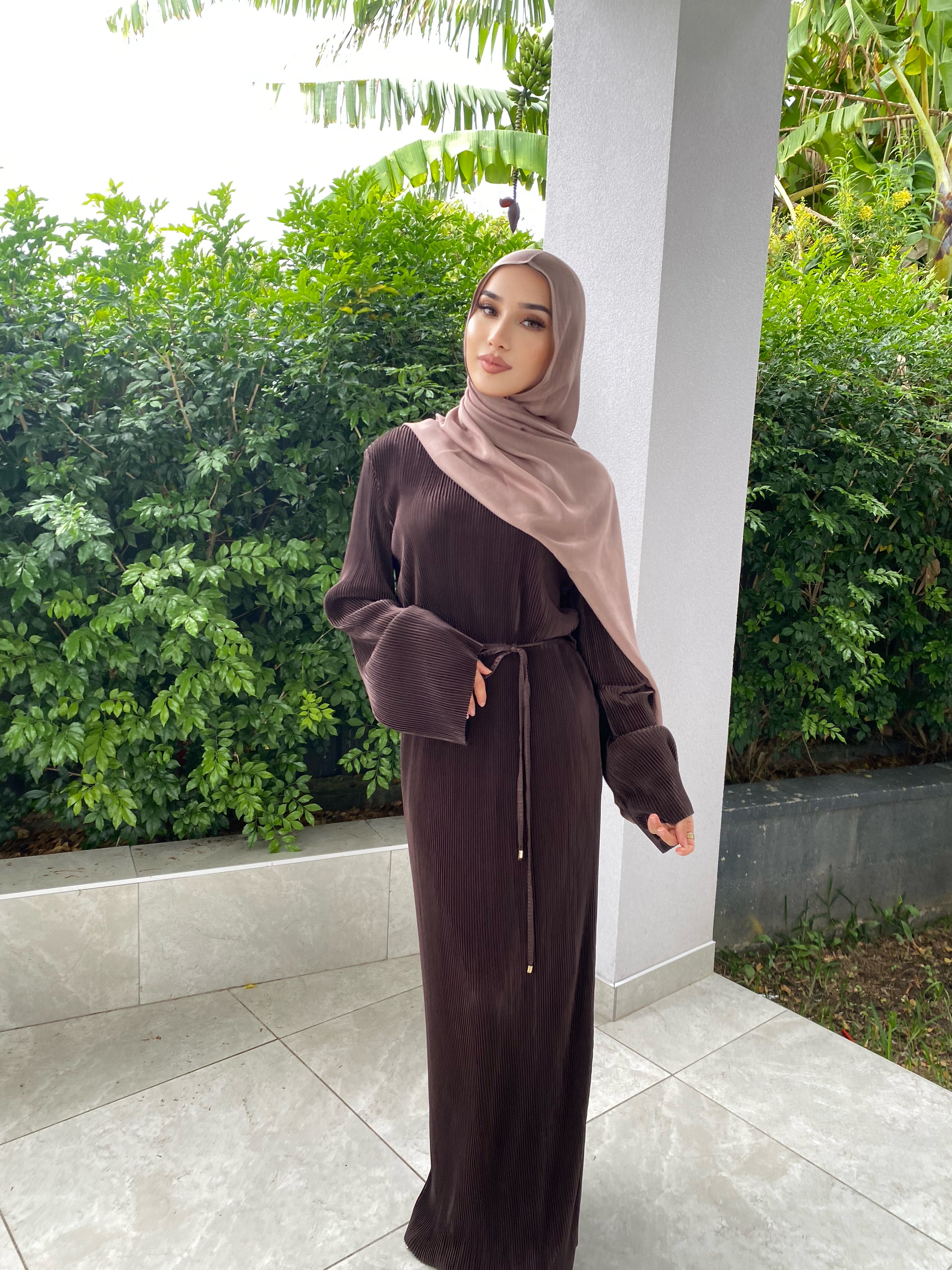 Mera pleat Abaya